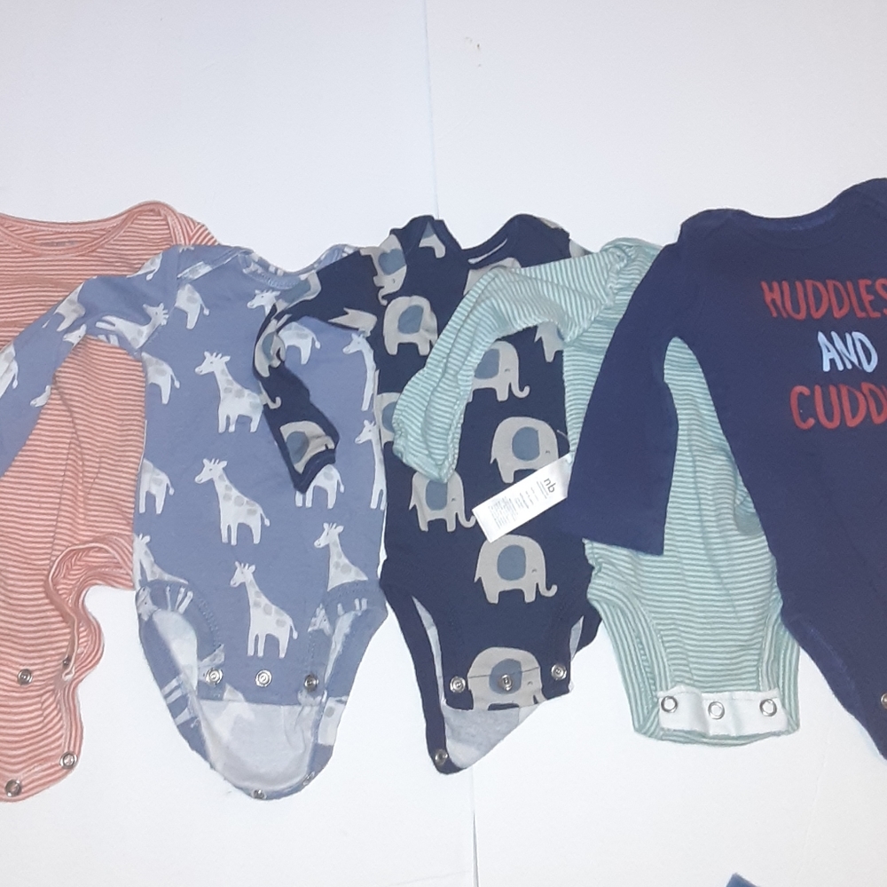Lot of 14 infant nb-6 months onesie long sleeve